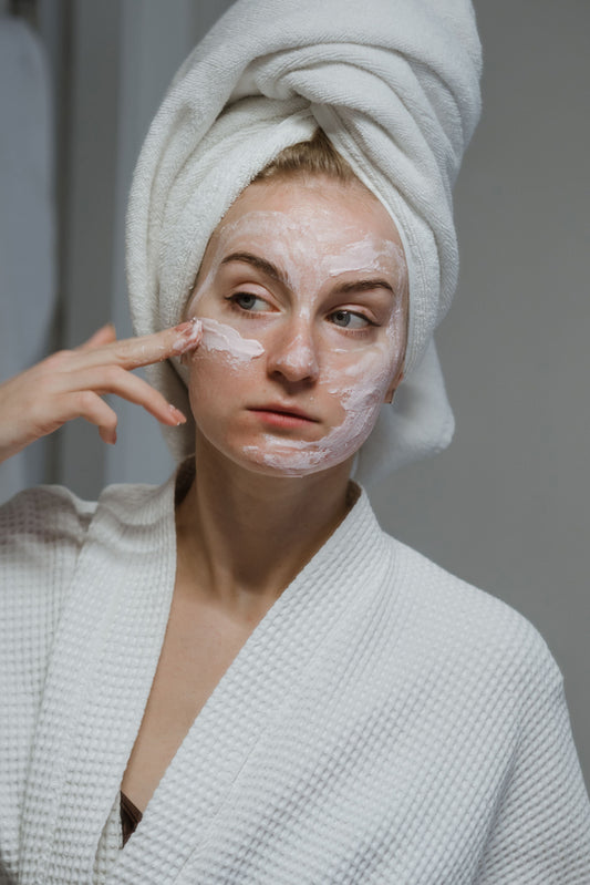 5 erreurs skincare qui abîment votre peau et comment les éviter – Satinoria