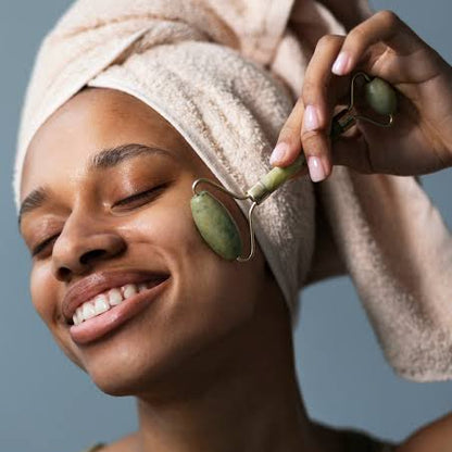 Rouleau de jade vert utilisation massage visage – Satinoria

