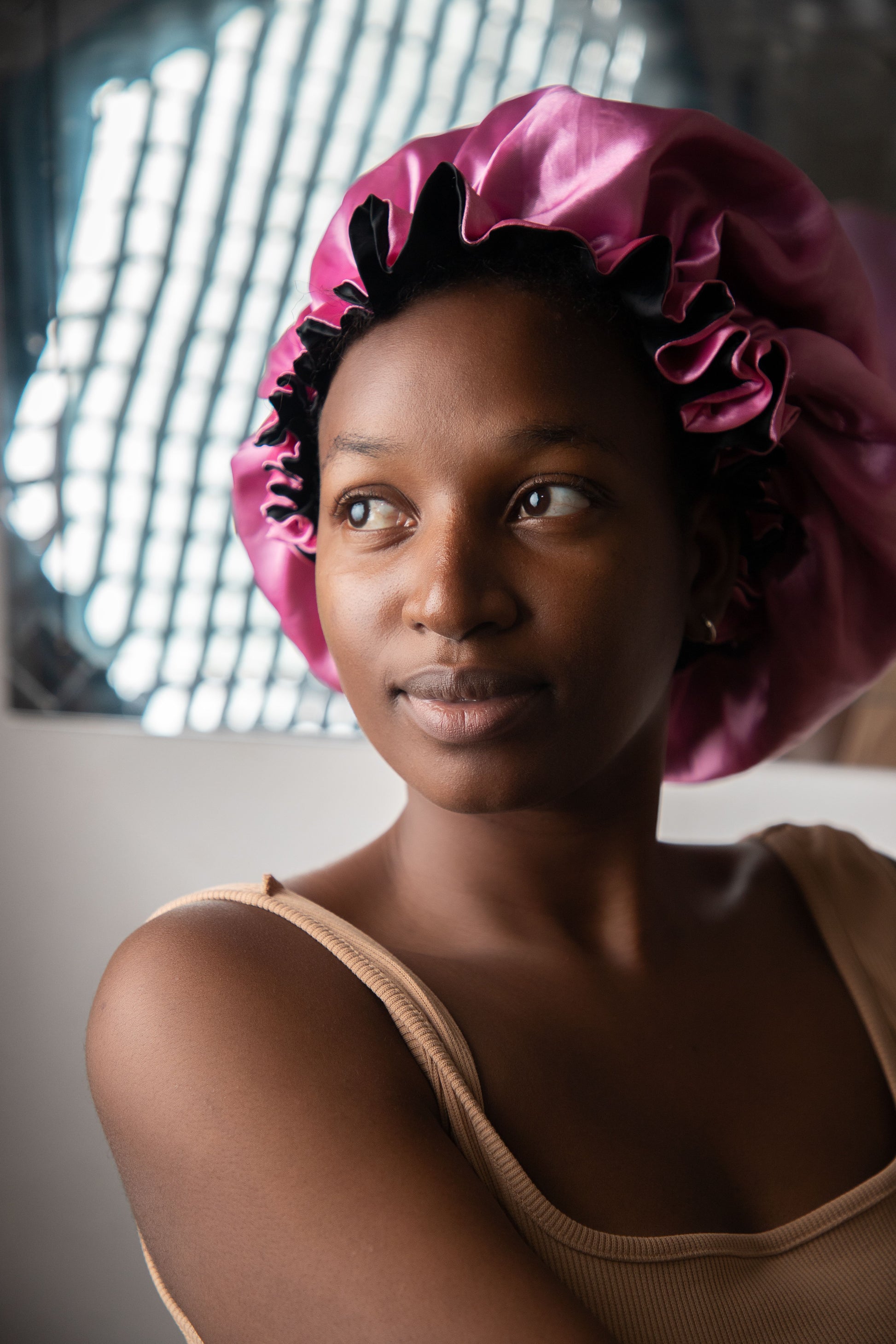 Bonnet en satin premium pour la protection nocturne des cheveux crépus et bouclés – Satinoria