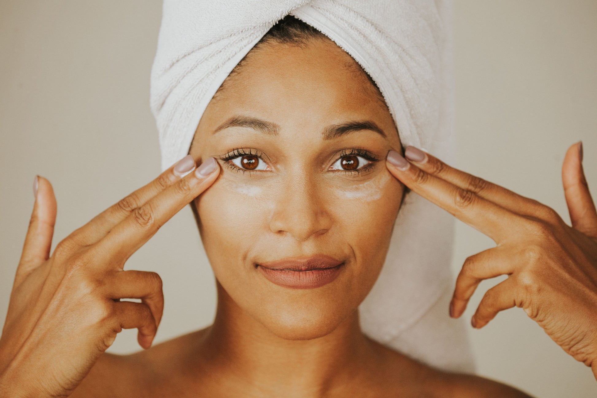 Soin contour des yeux aux peptides anti-cernes, anti-poches et anti-rides – Satinoria
Clique Enregistrer